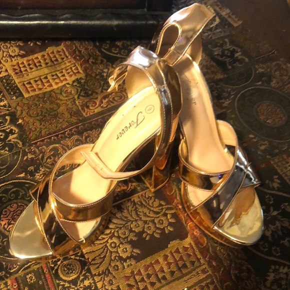 Shoes - Picture 2 of 4